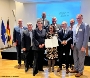 Die Oberbürgermeister der sechs Mitgliedsstädte präsentieren während des Parlamentarischen Abends  zusammen mit Bauministerin Klara Geywitz (3.v.l.) die 