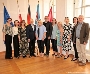 Die Delegation aus Stargard zusammen mit den Stralsunder Kollegen, v.l.n.r.: Sylwia Wieleba, Projektmanagerin Internationaler Hansetag 2026, Karolina Kuk, Mitarbeiterin für Sport, Freizeit und Internationale Zusammenarbeit, Malgorzata Wójcik-Bąk , Leiterin Abteilung Kultur, Sport, Tourismus und Öffentlichkeitsarbeit,n Rafal Zając, Bürgermeister der Partnerstadt Stargard, Ewa Sowa, stellv. Bürgermeisterin Partnerstadt Stargard, Alexander Badrow, Oberbürgermeister, Steffi Behrendt, Leiterin Amt für Kultur, Welterbe und Medien, Maria Quintana Schmidt, 2. Stellvertreterin des Präsidenten der Bürgerschaft, Żaneta Bartosiewicz, Direktorin der staatlichen Musikschule Stargard, Dr. Maren Heun, Direktorin des STRALSUND MUSEUM und Wolfgang Spitz, Leiter der Musikschule Stralsund