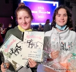 Milana Kusnezov und Elina Lyabina, beide 17 Jahre, freuen sich über ihren 2. Platz in der Kategorie Mix Dance/Modern Dance