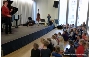 Die Klavierpädagogin der Musikschule, Constanze Heinermann, stellte den Kitakindern das größte Instrument im Raum vor - ein Klavier.