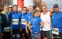 Foto (A. Kobsch): Die Läuferinnen und Läufer aus der Partnerstadt kurz vor dem Start mit Oberbürgermeister Alexander Badrow (2.v.r.)